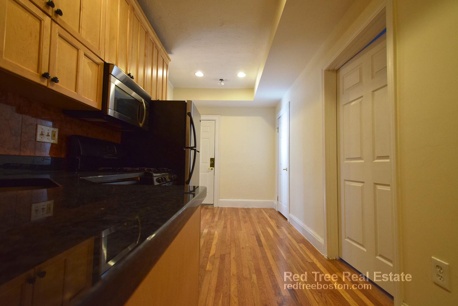 73 Thatcher St, North Brookline