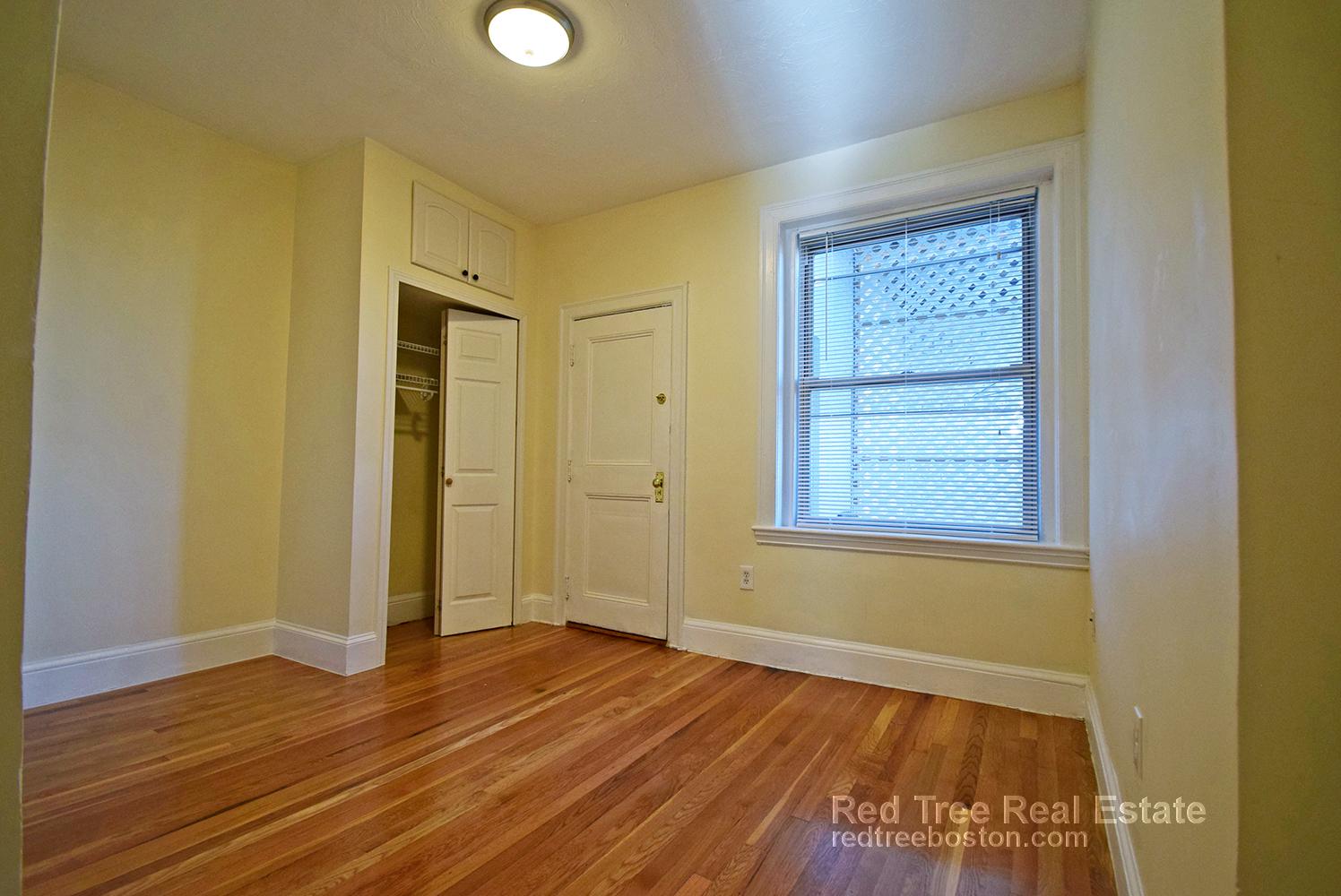 73 Thatcher St, North Brookline