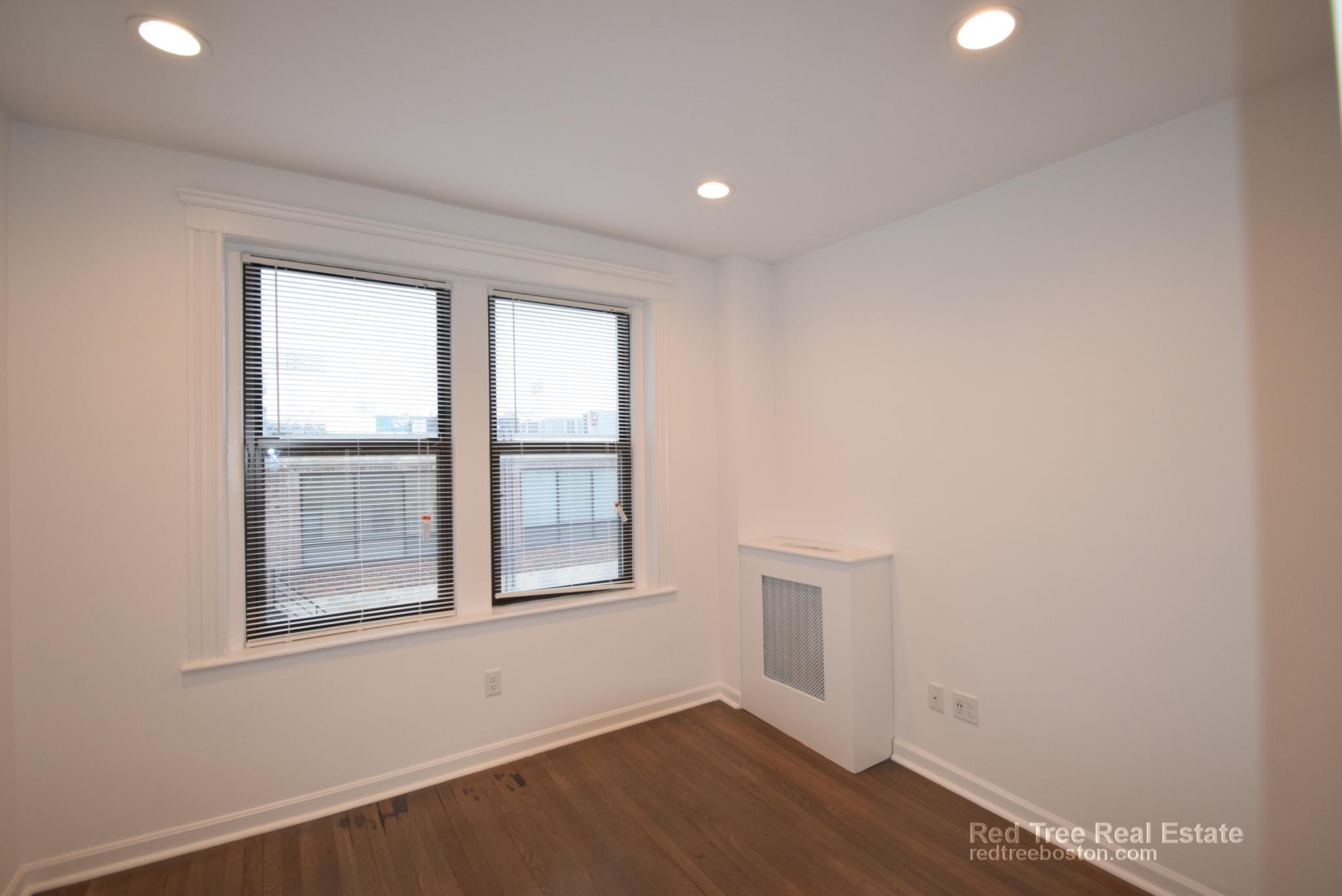 19 Peterborough St, Fenway