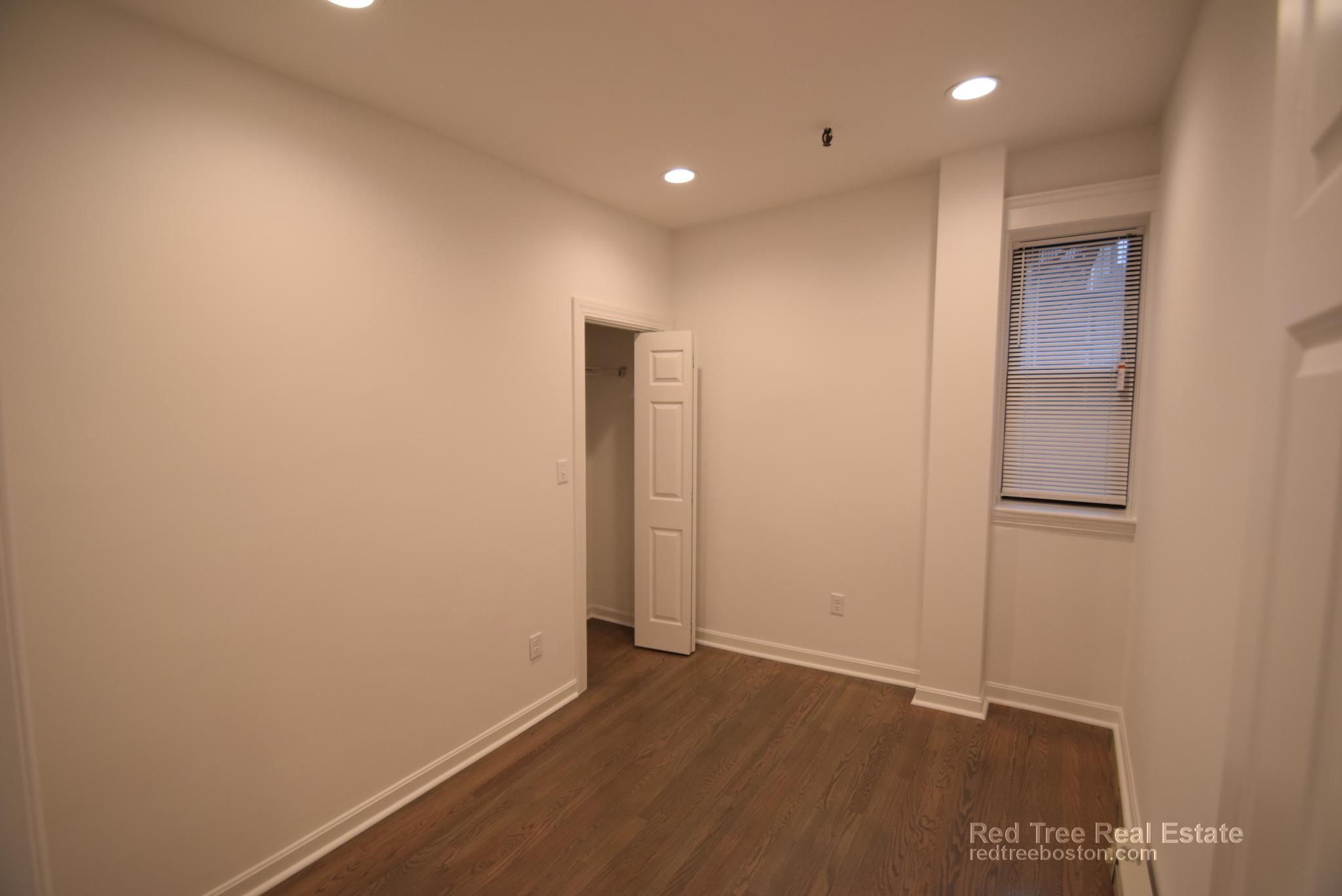 19 Peterborough St, Fenway