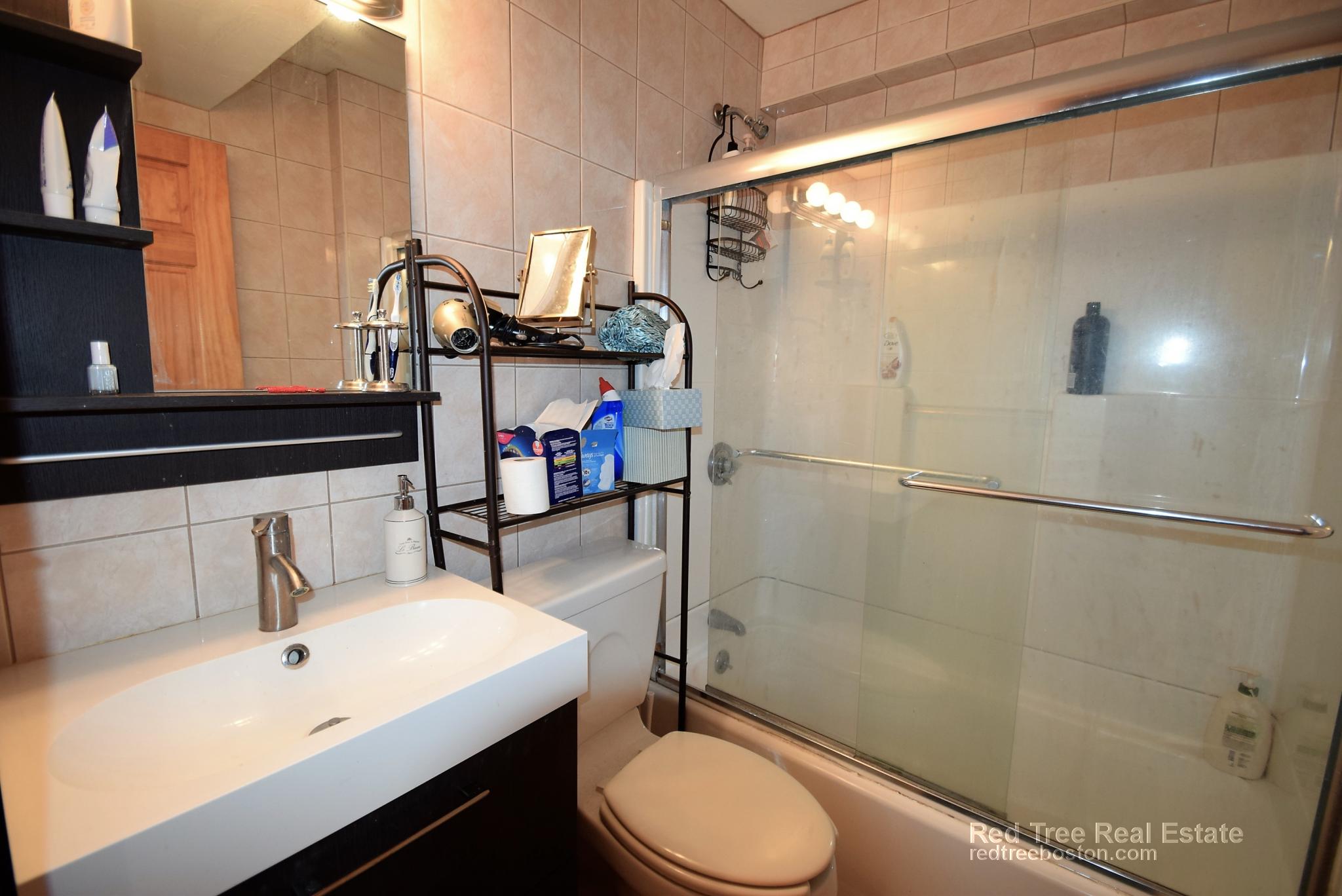 1689 Beacon St, Aspinwall Hill