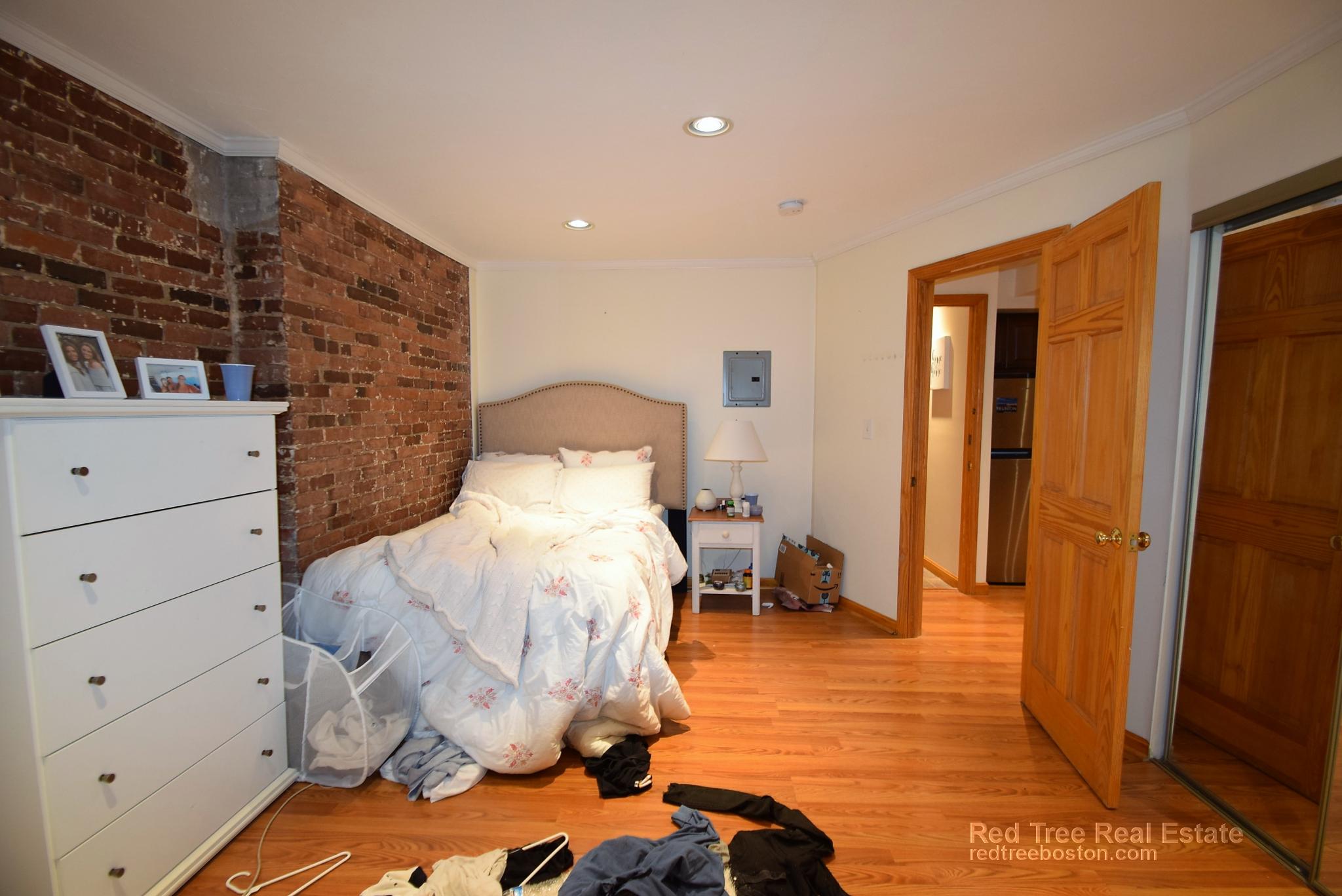 1689 Beacon St, Aspinwall Hill