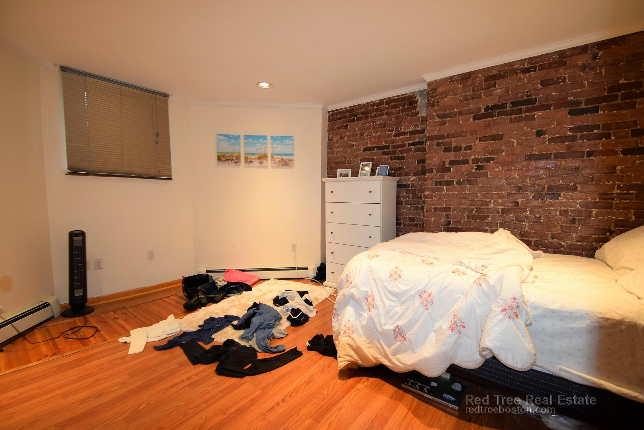 1689 Beacon St, Aspinwall Hill