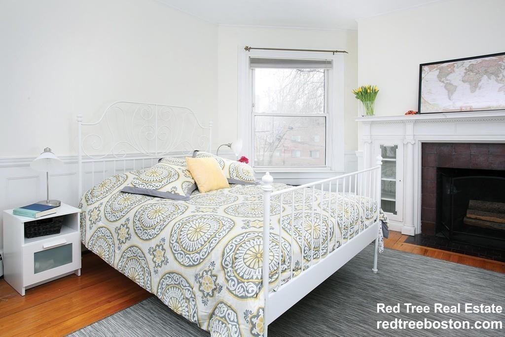 17 Regent Circle, Brookline