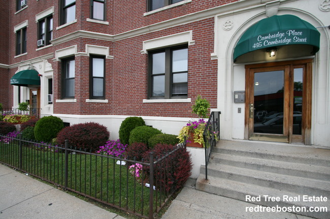 7 Barrows St, Allston