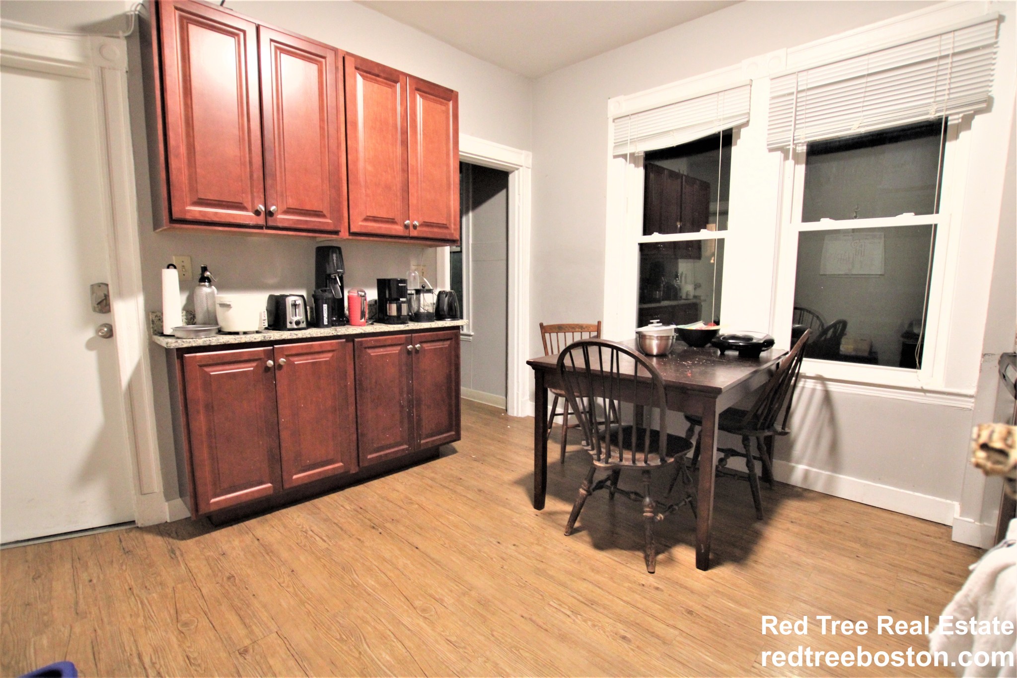 6 Sunset St, Mission Hill