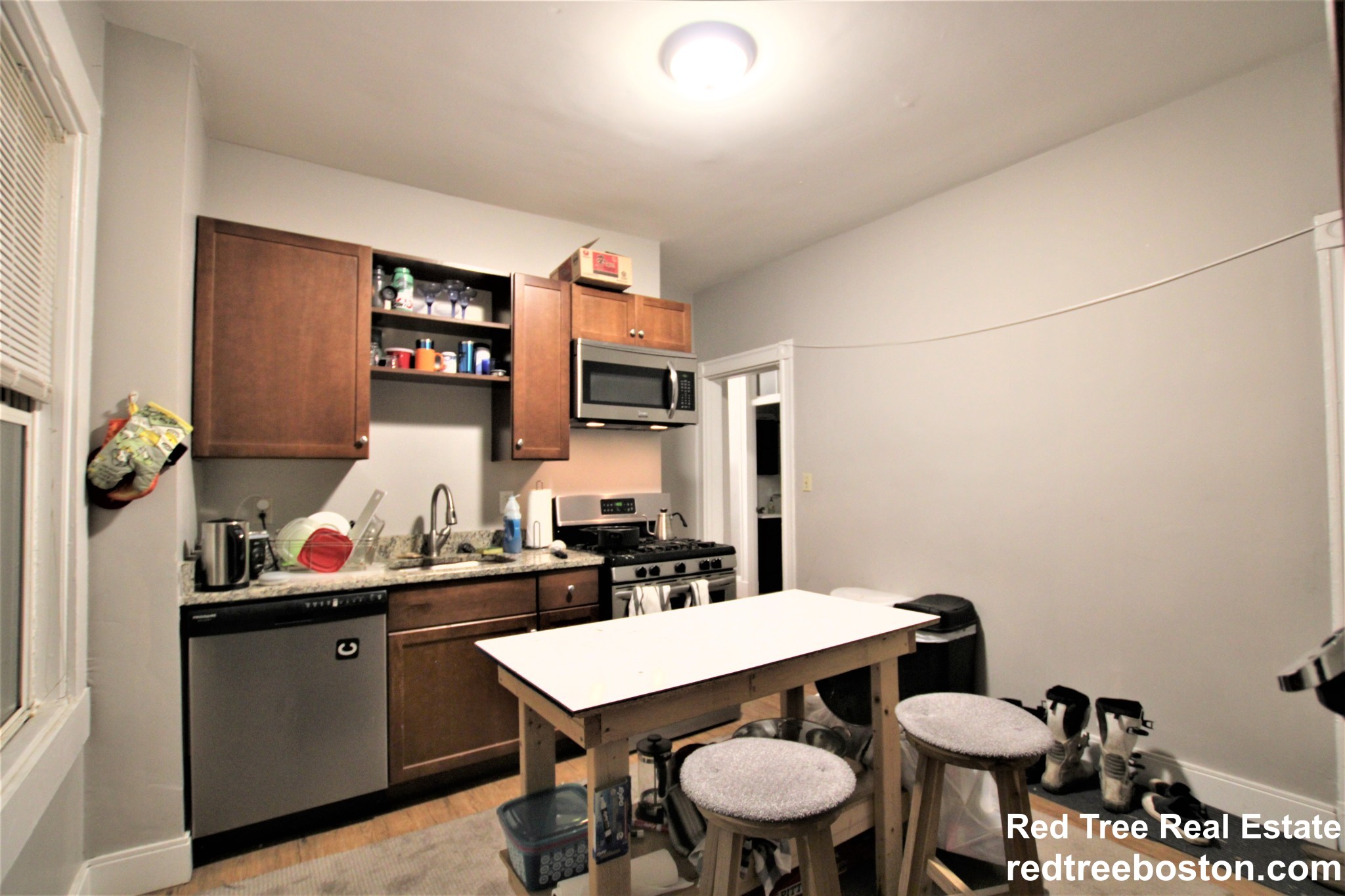 8 Sunset St, Mission Hill