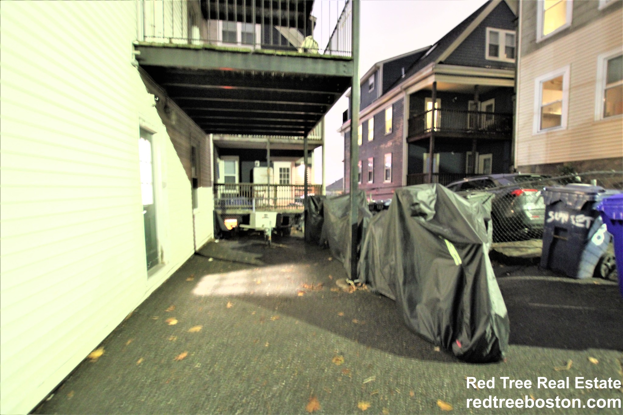 8 Sunset St, Mission Hill