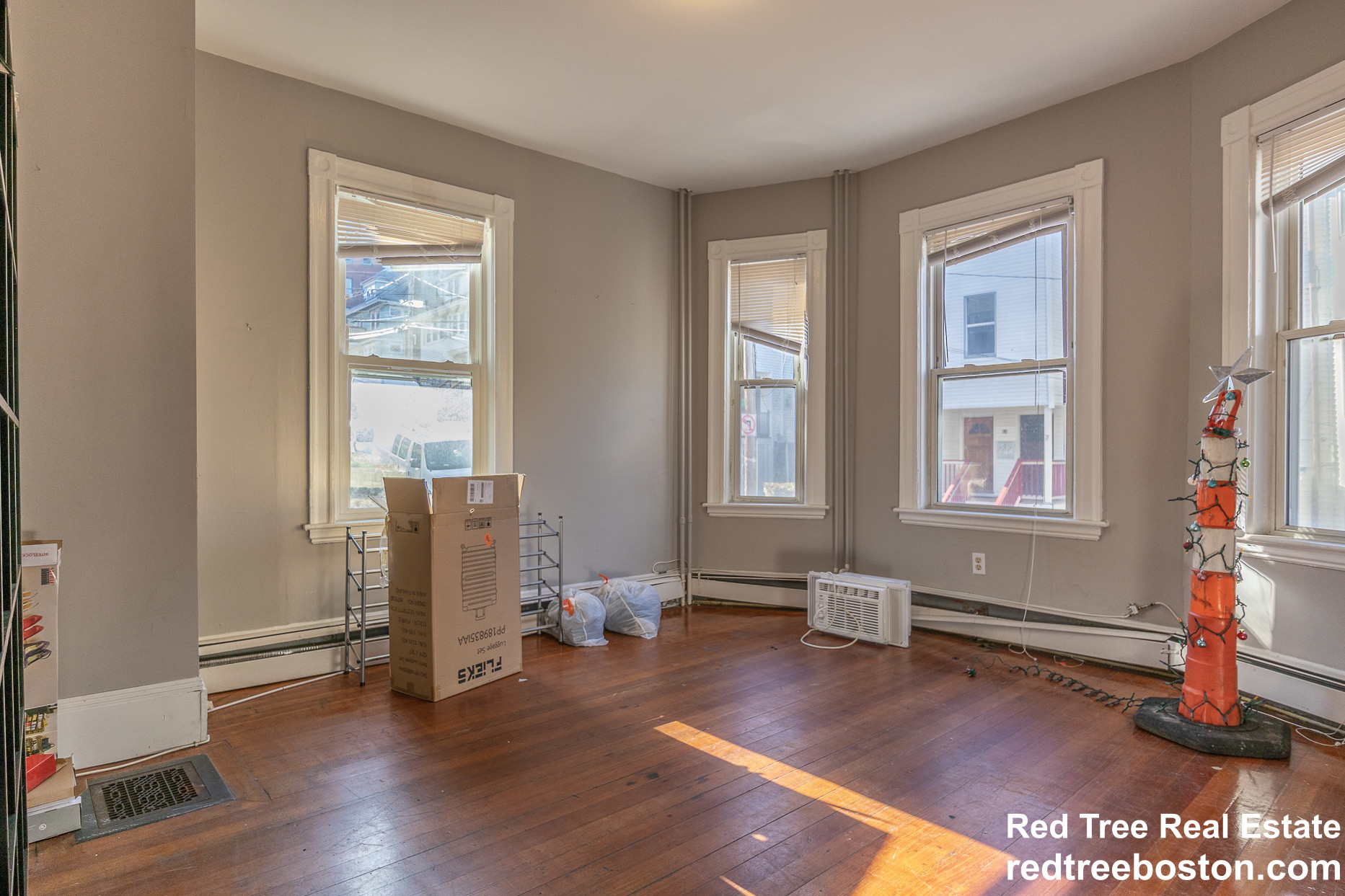 6 Sunset St, Mission Hill