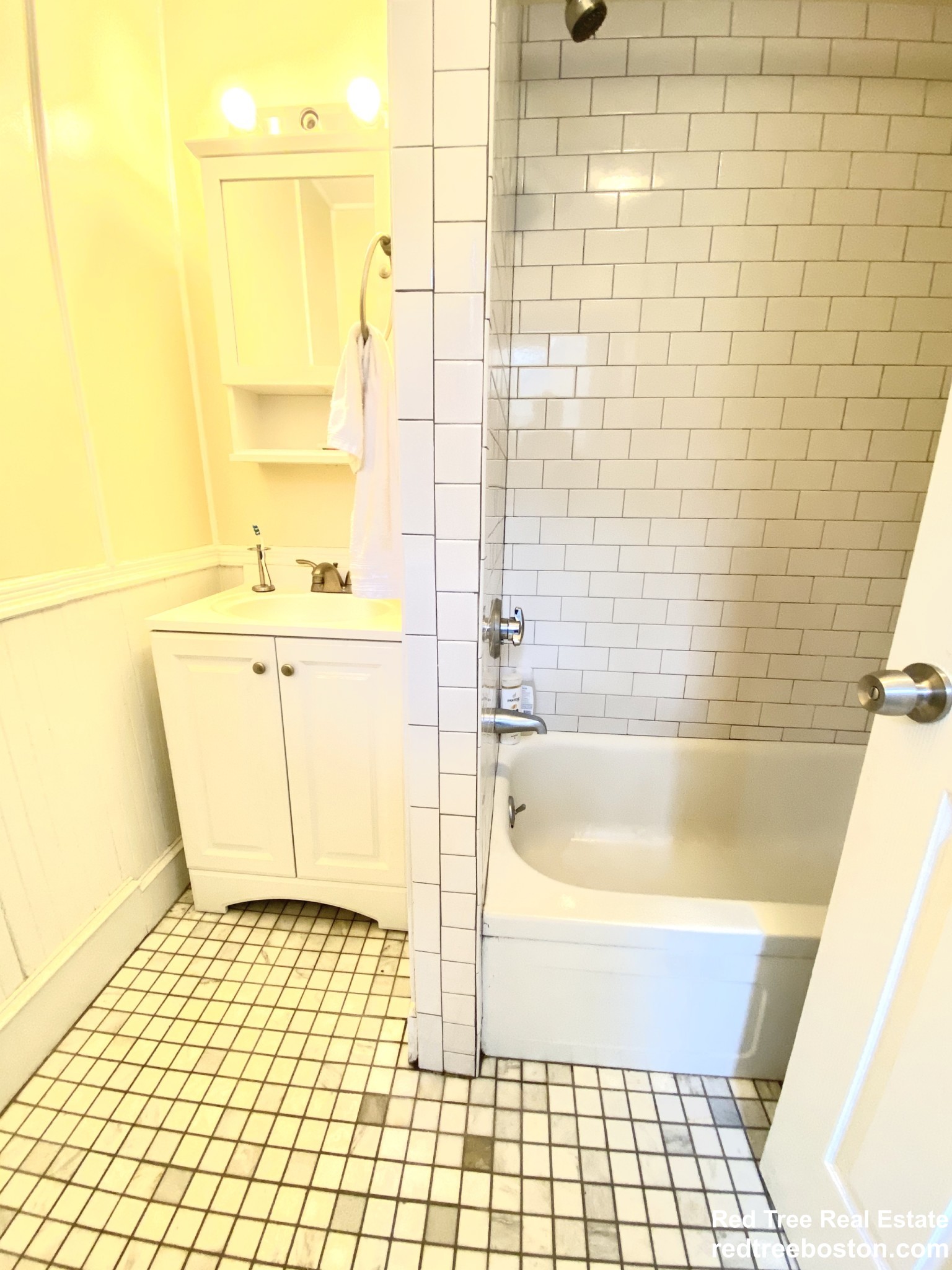 3 bed, 1 bath apartment for rent at 438 Meridian St Unit 3, East Boston — photo 4 of 17
