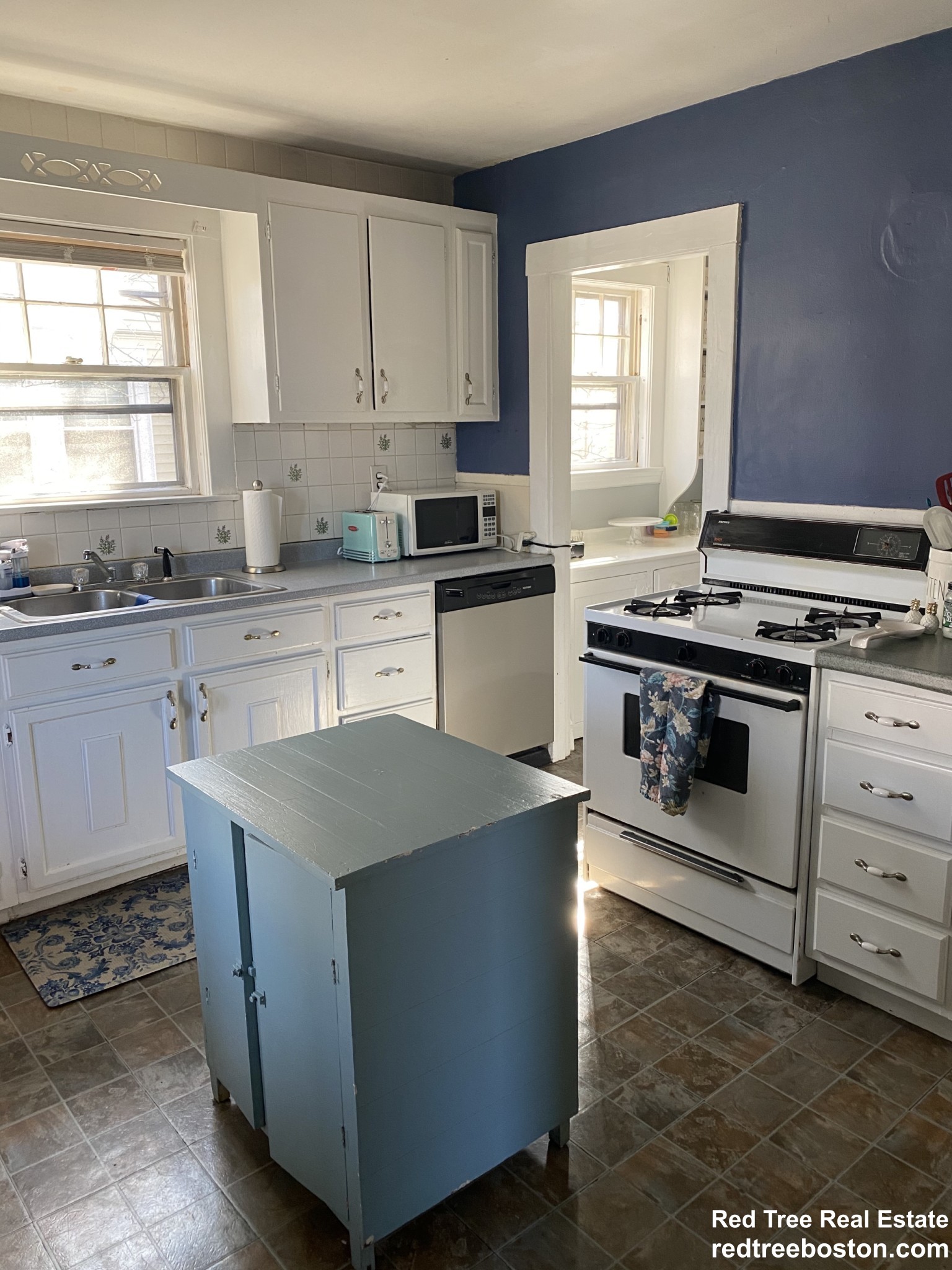 3 bed, 1 bath apartment for rent at 81 Beechcroft St Unit 2, Brighton — photo 3 of 43