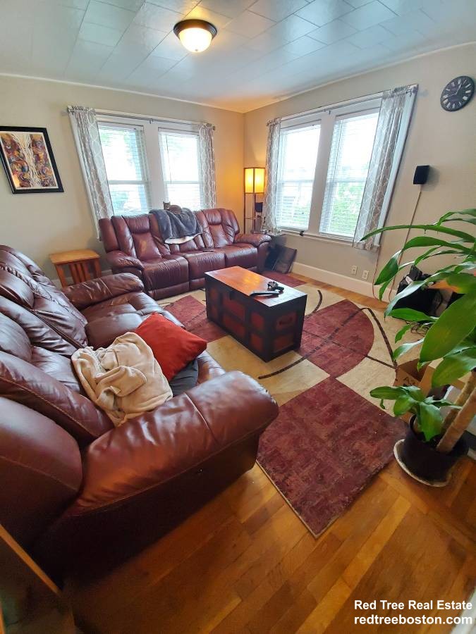 3 bed, 1 bath apartment for rent at 28 Welsh St Unit 1, Malden — photo 3 of 12