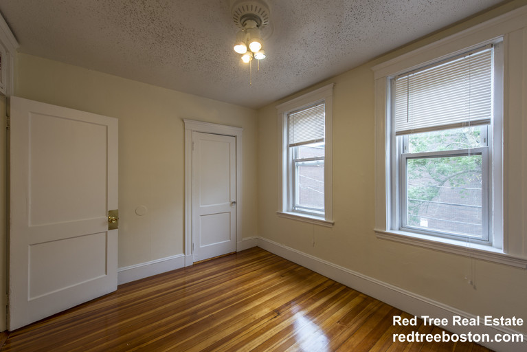 518 Cambridge St, Allston