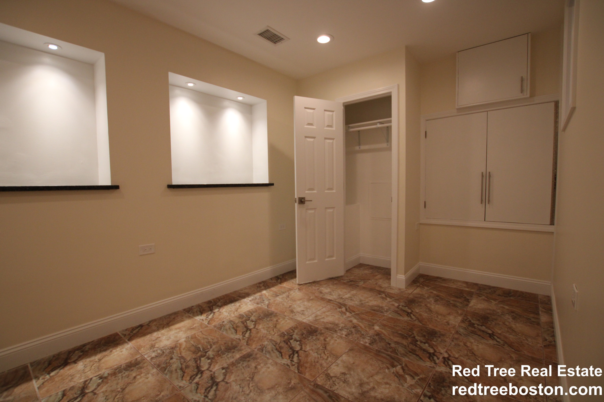 25 Saint Marys Ct, Brookline