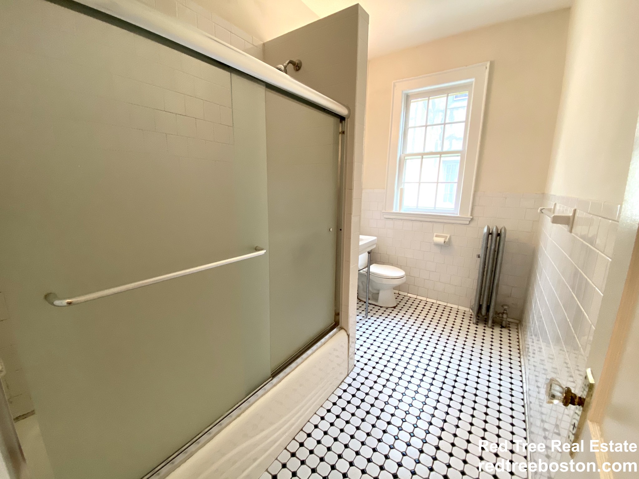 4 bed, 2 bath apartment for rent at 63 Green St Unit 2, Coolidge Corner — photo 5 of 14