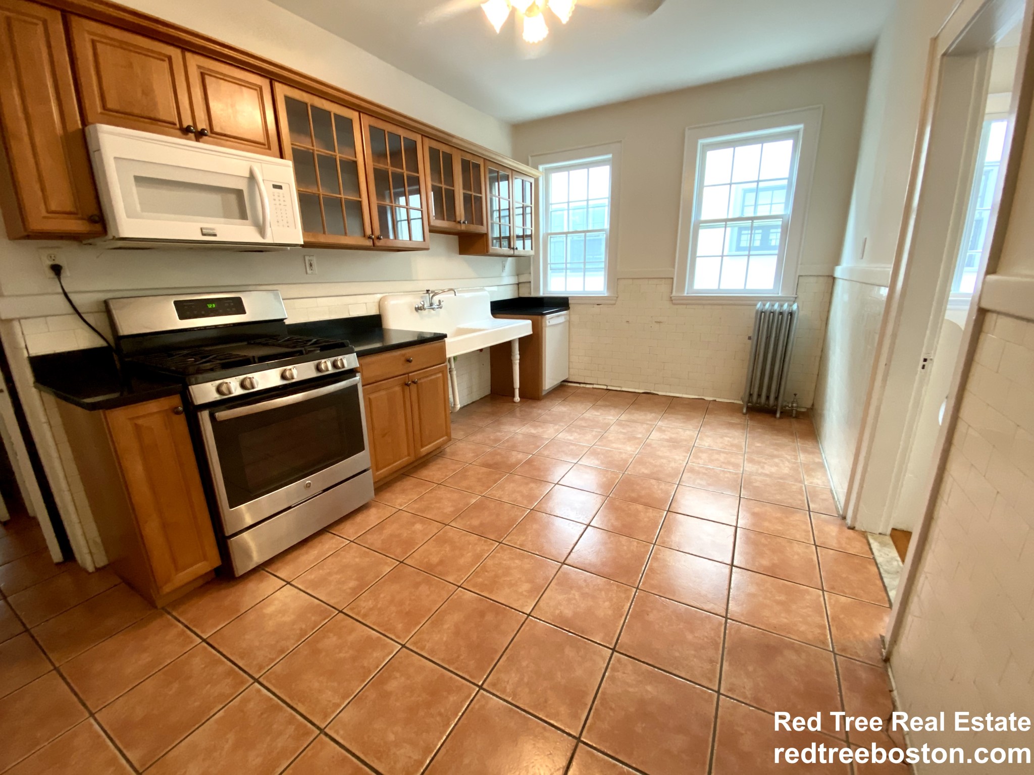 4 bed, 2 bath apartment for rent at 63 Green St Unit 2, Coolidge Corner — photo 9 of 14