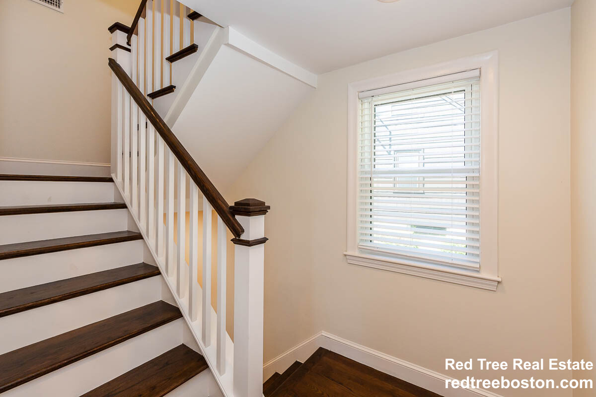 77 Rock Glen Rd, Medford