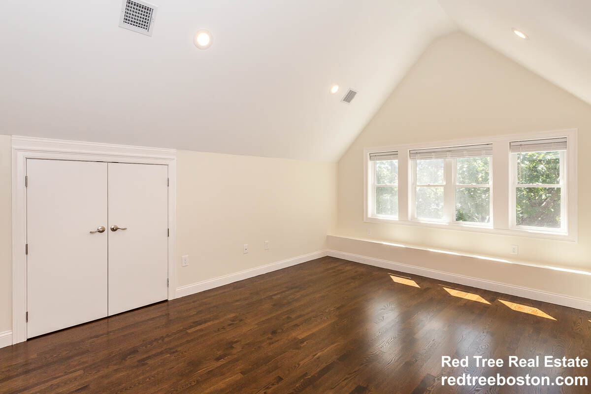 77 Rock Glen Rd, Medford