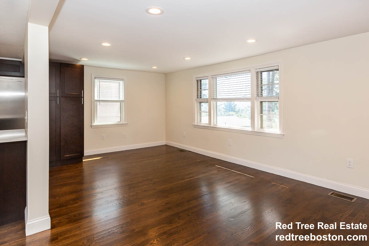 77 Rock Glen Rd, Medford