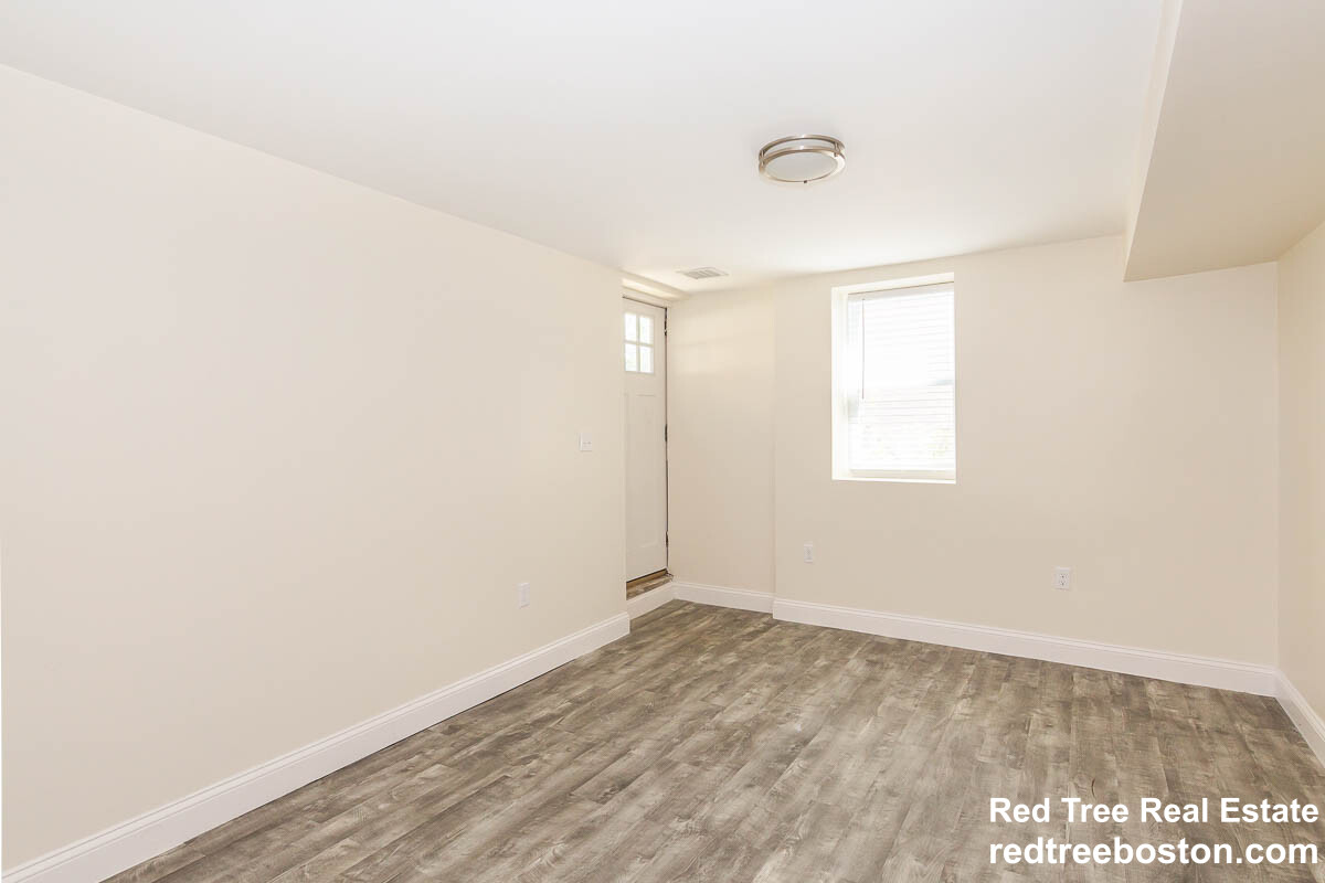 77 Rock Glen Rd, Medford