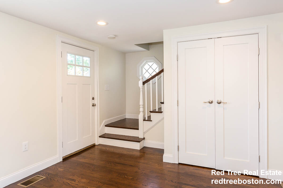 77 Rock Glen Rd, Medford