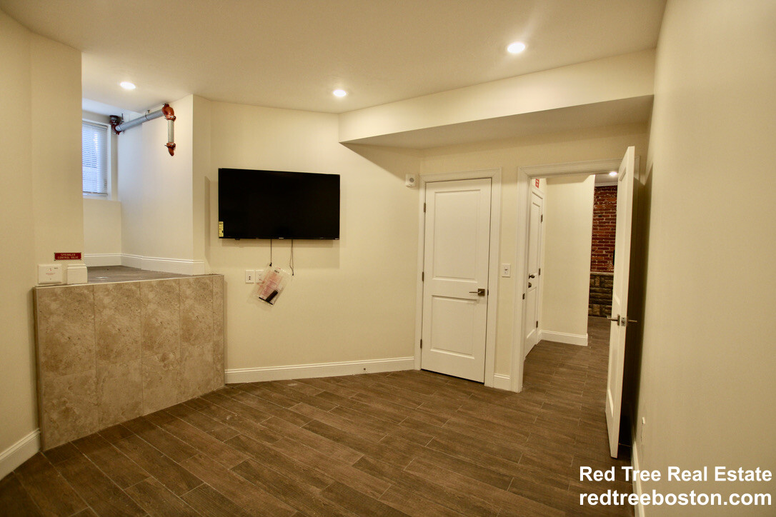 1616 Beacon St, Corey Hill