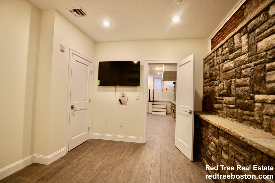 1616 Beacon St, Corey Hill