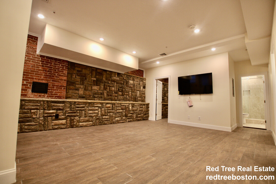 1616 Beacon St, Corey Hill