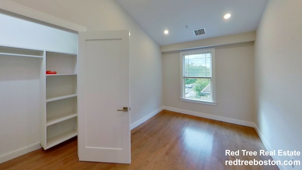 9 Mansfield St, Allston