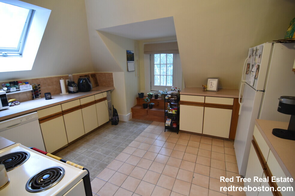 37 Beals St, Coolidge Corner