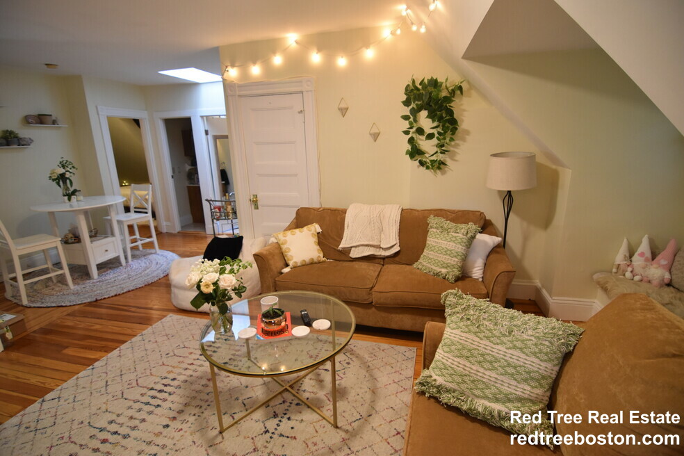 37 Beals St, Coolidge Corner