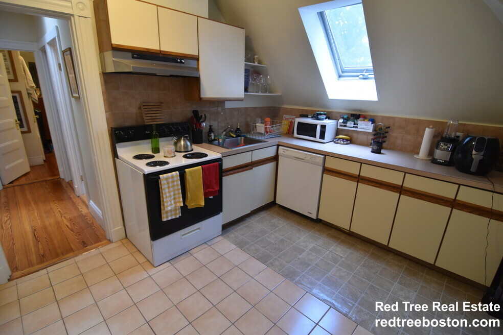 37 Beals St, Coolidge Corner