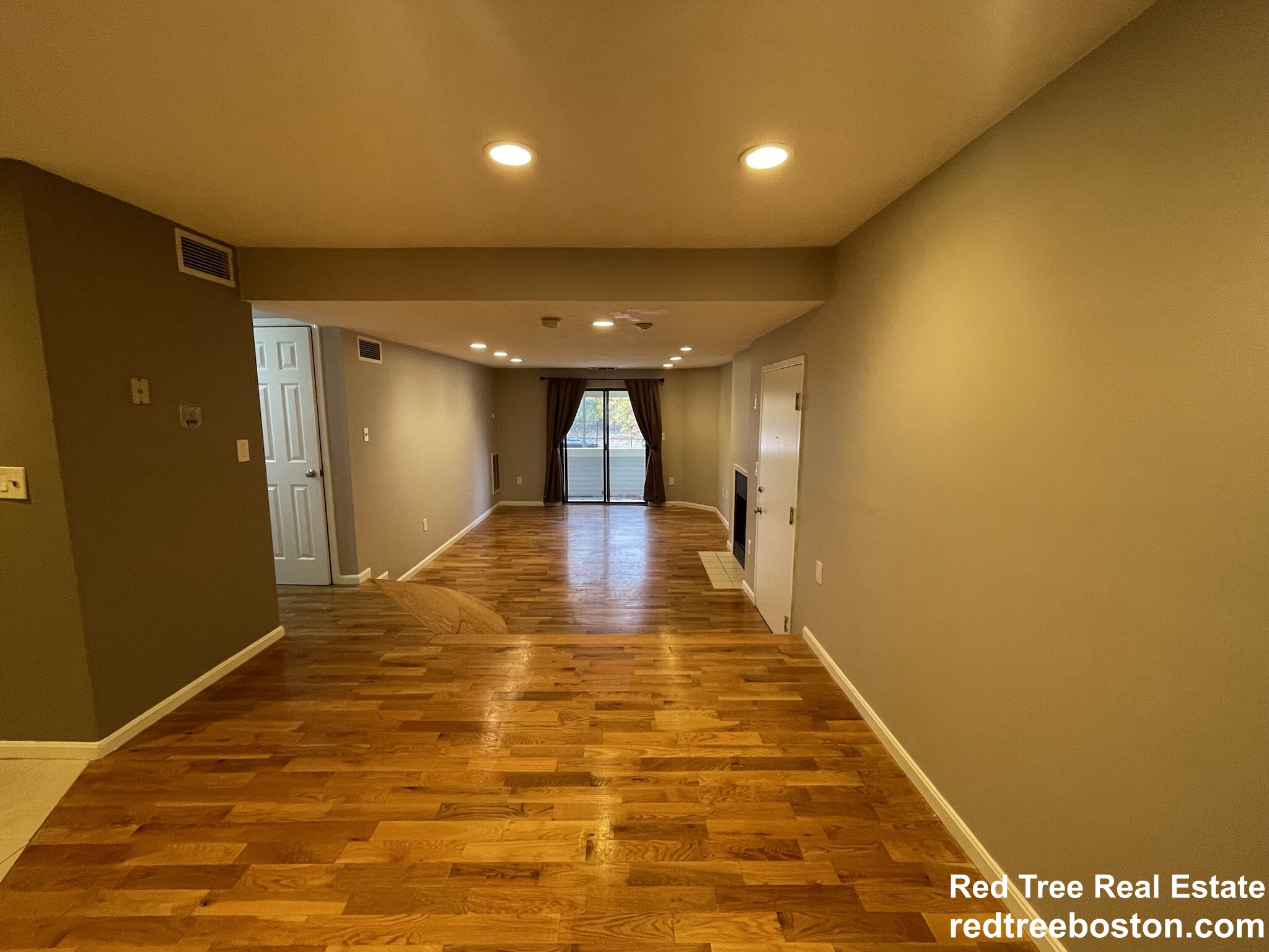 1212 Vfw Pkwa, West Roxbury