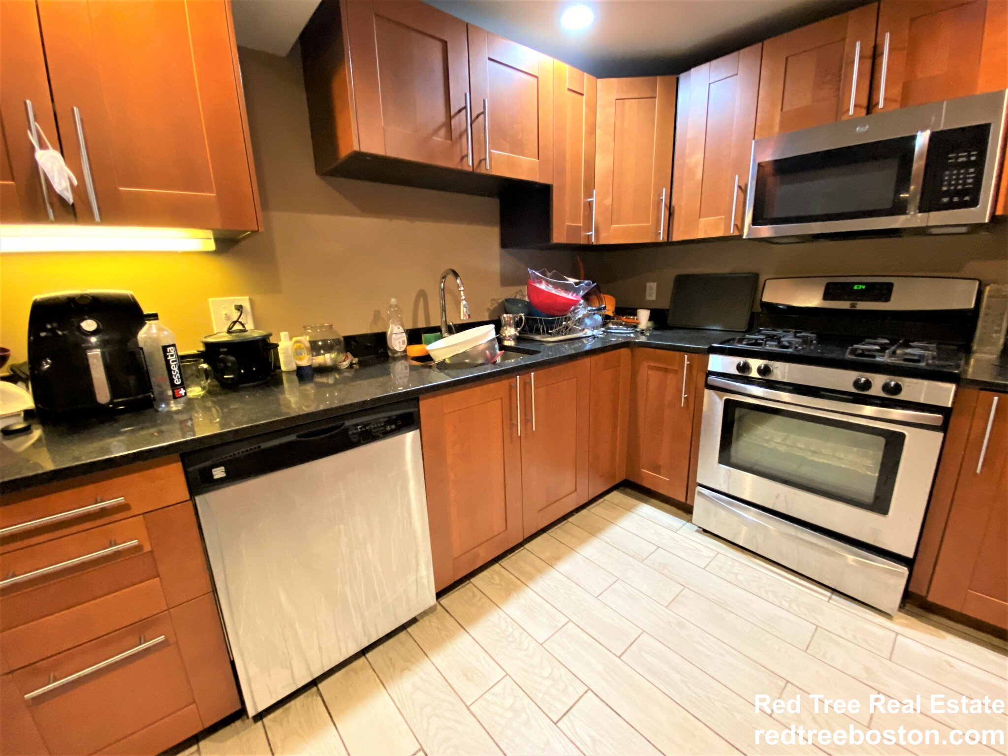 3 bed, 2 bath apartment for rent at 15 Saint Lukes Rd Unit B, Allston — photo 8 of 17