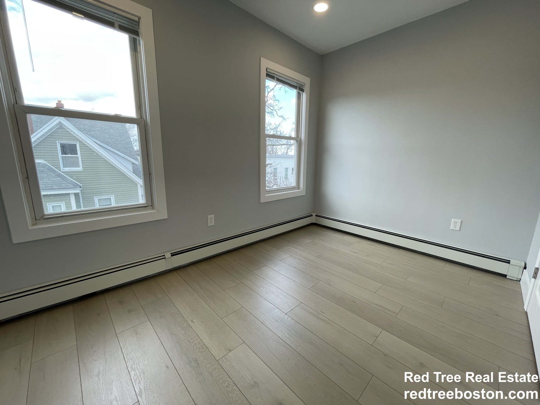 11 Pearl Ter, East Somerville