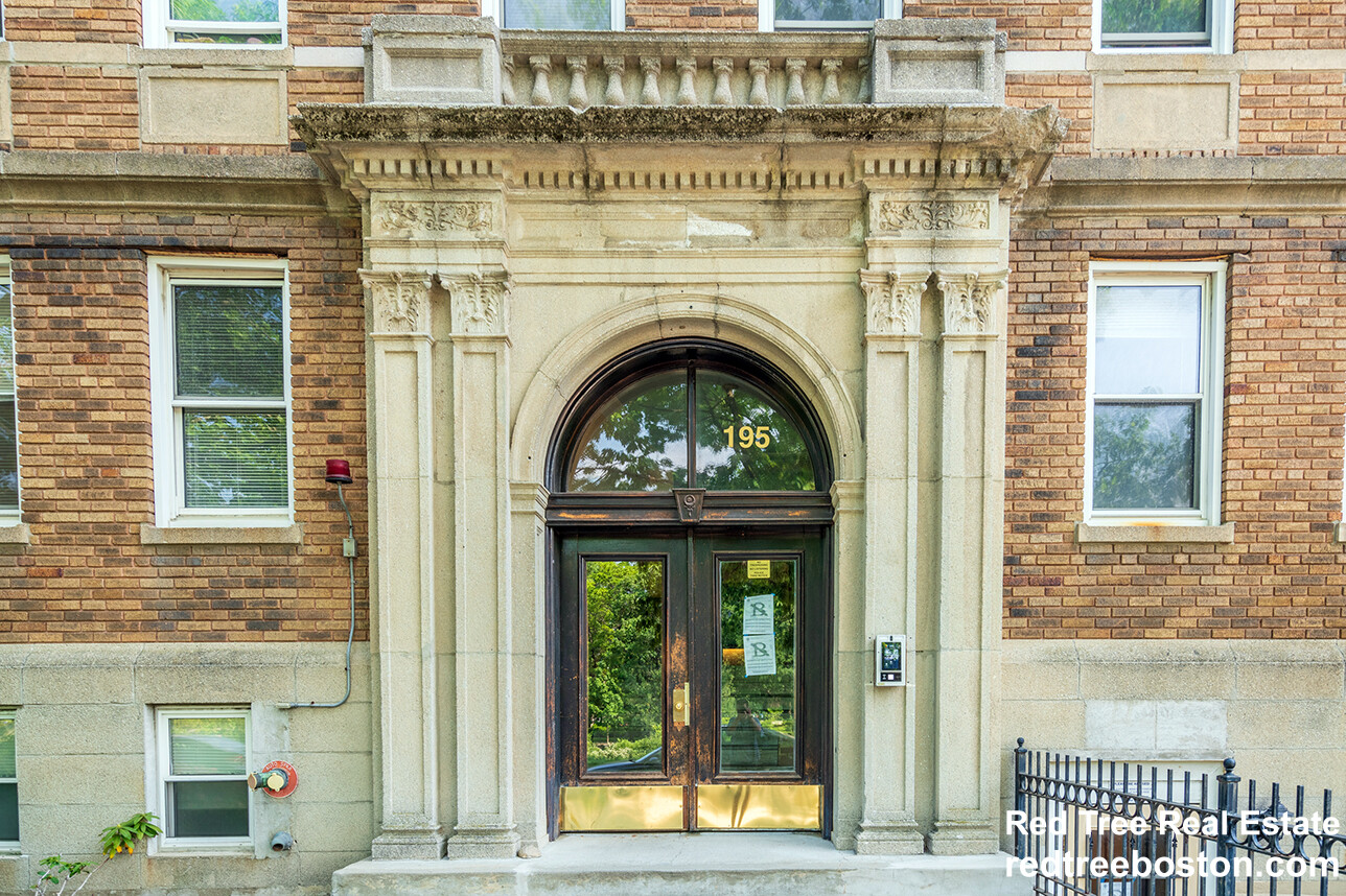 195 Park Dr, Fenway