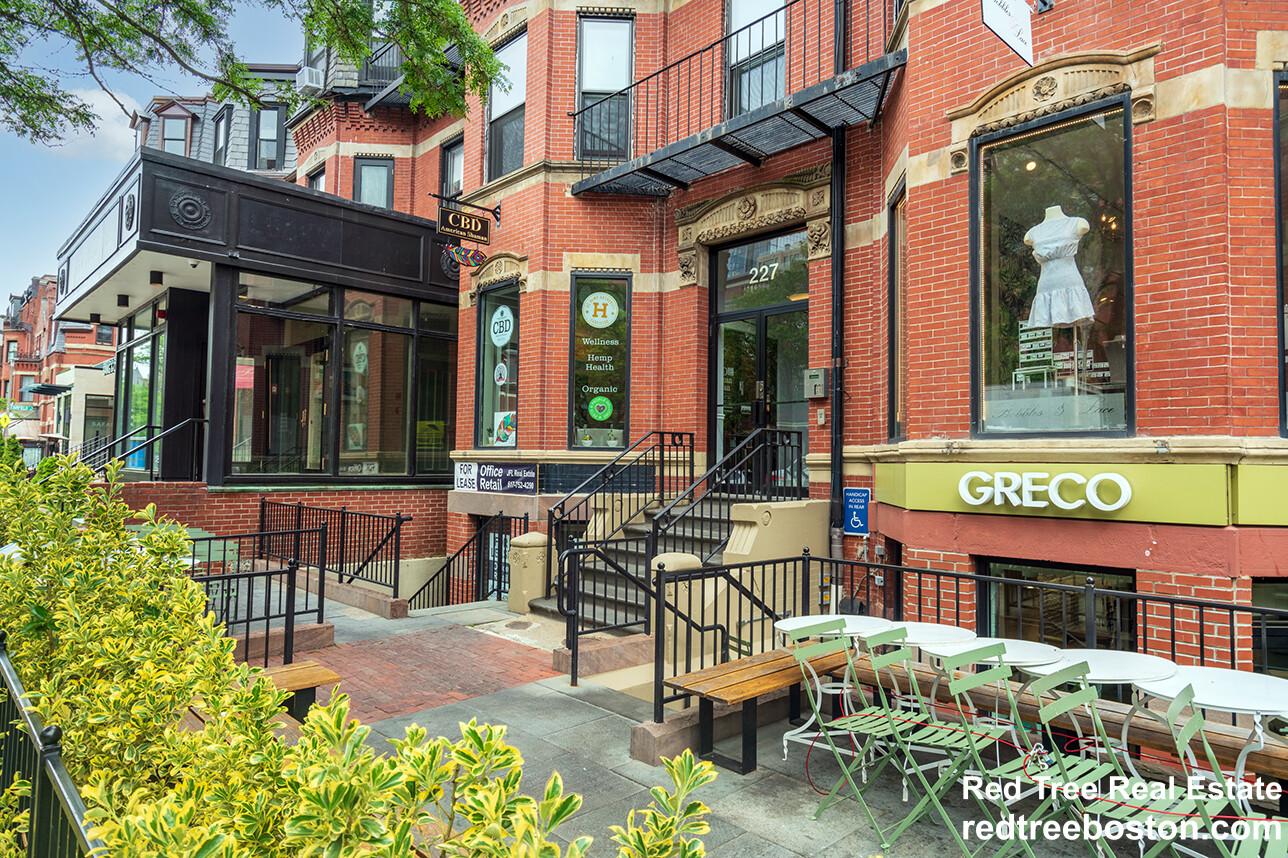 227 Newbury St, Back Bay