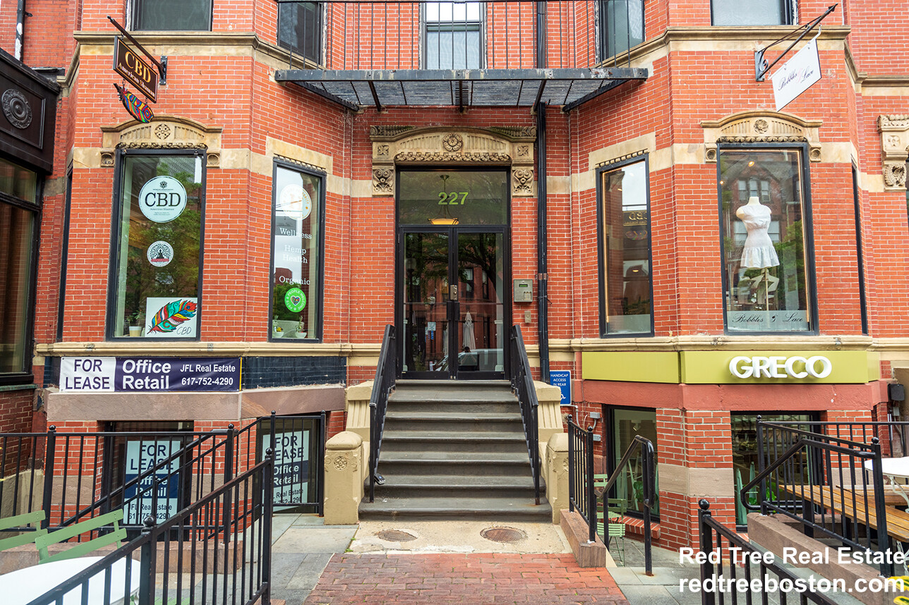 227 Newbury St, Back Bay