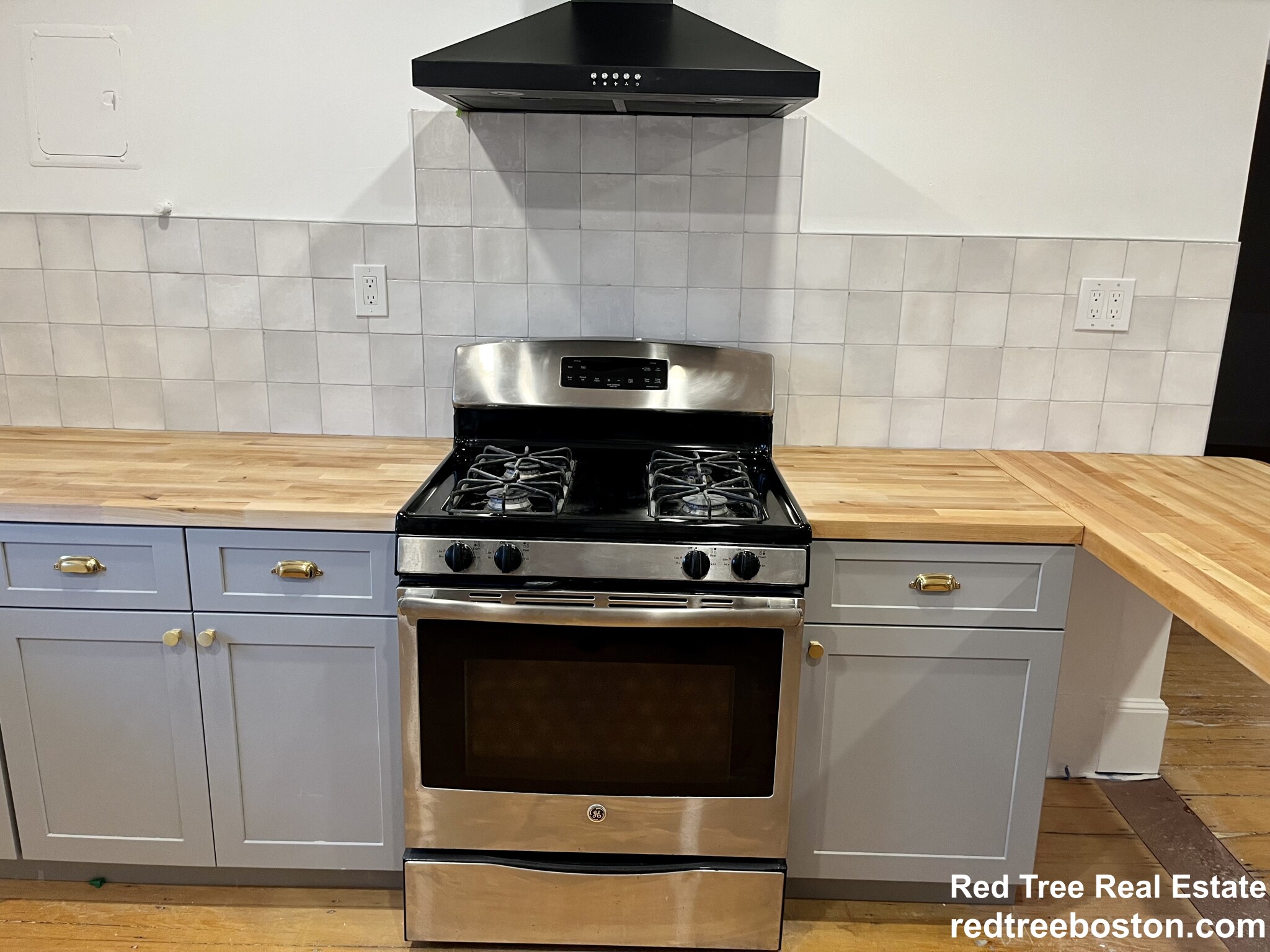 41 Elmore St, Roxbury