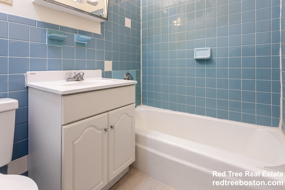 84 Gardner St, Allston