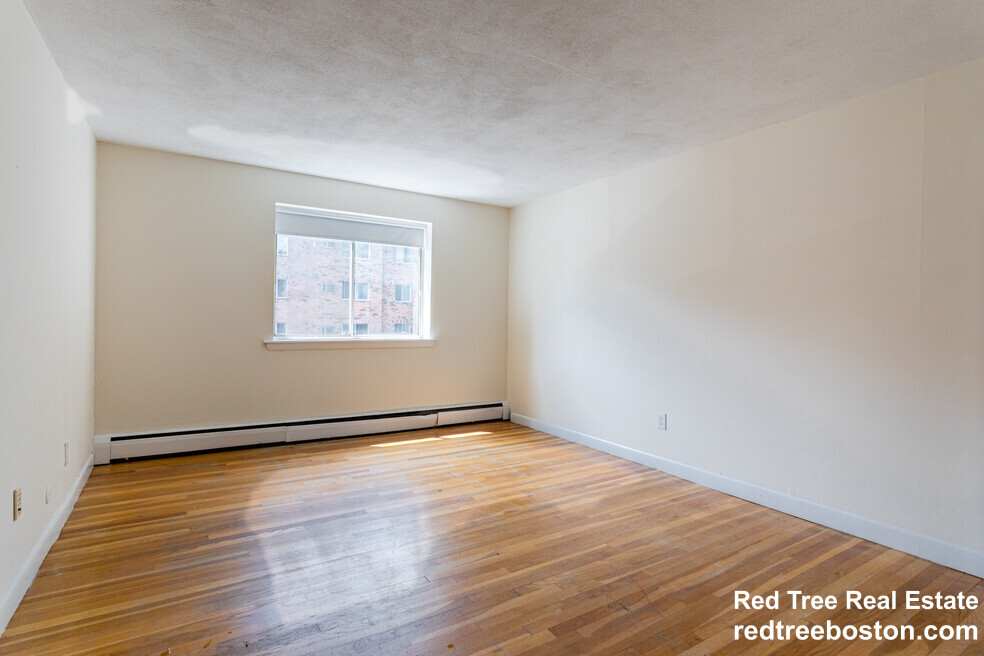 84 Gardner St, Allston