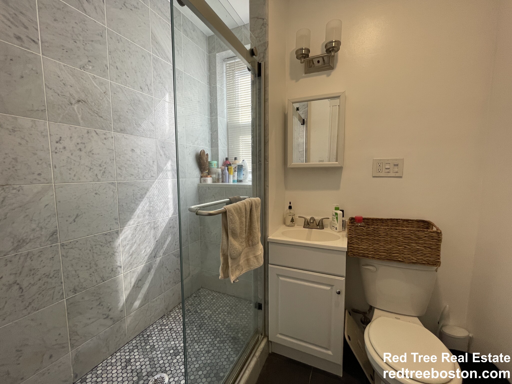 102 Queensberry St, Fenway