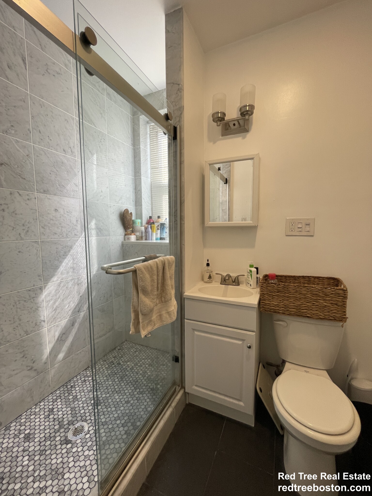 102 Queensberry St, Fenway