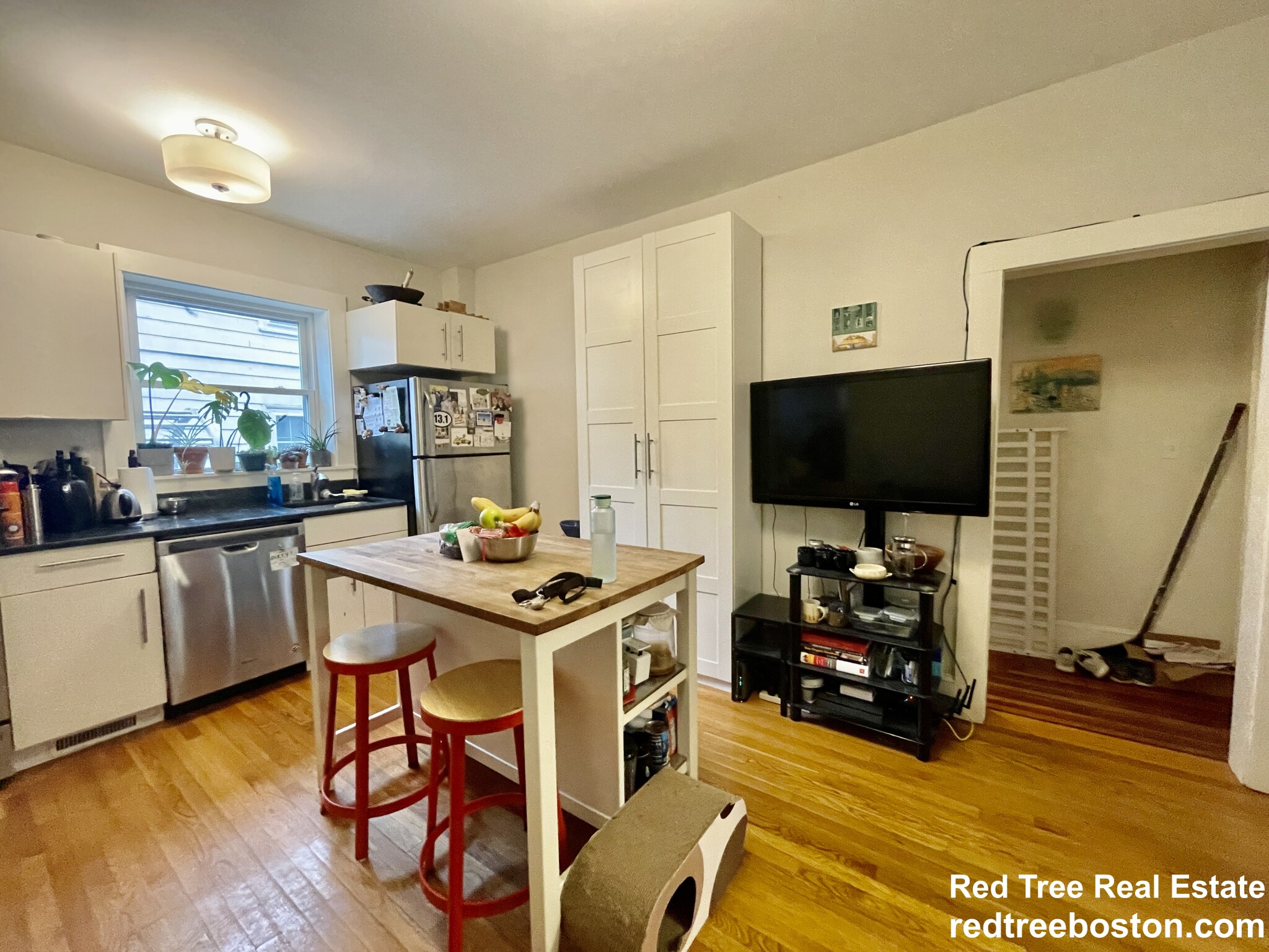 5 Riverside Rd, Cambridgeport