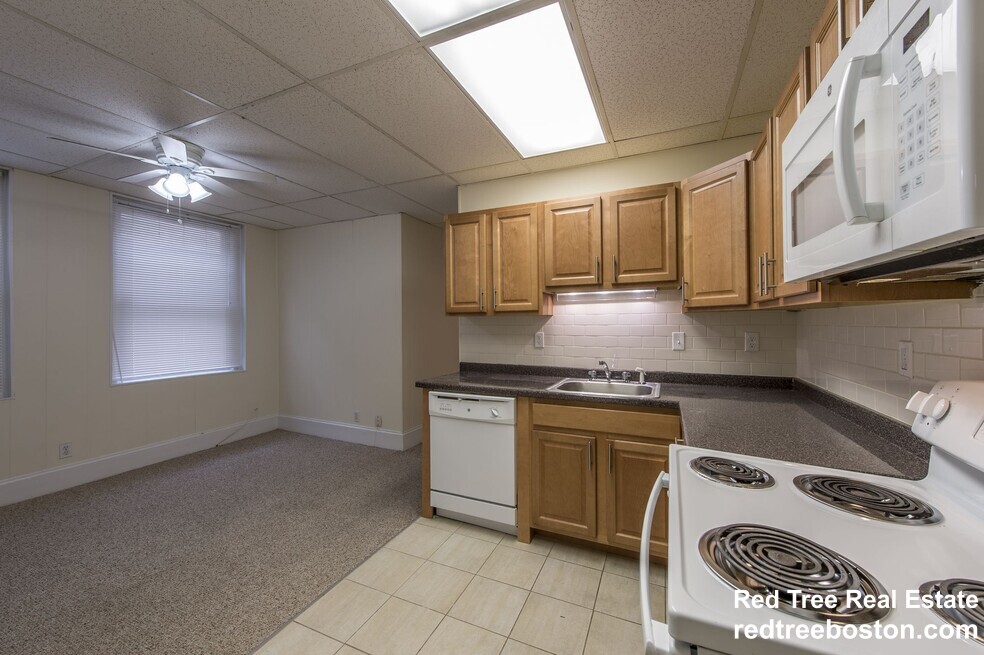 7 Barrows St, Allston