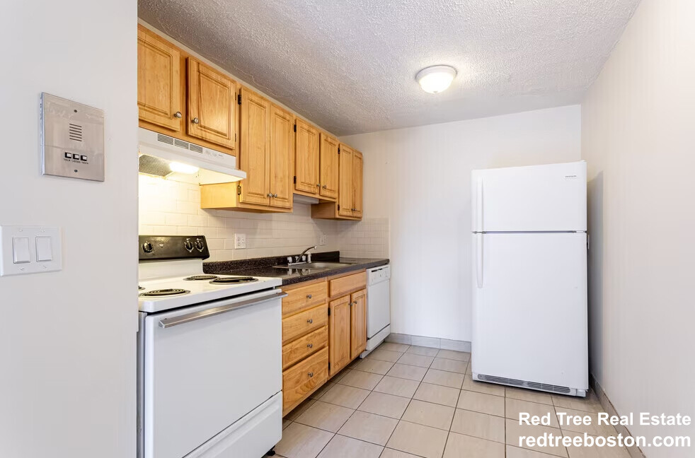 84 Gardner St, Allston