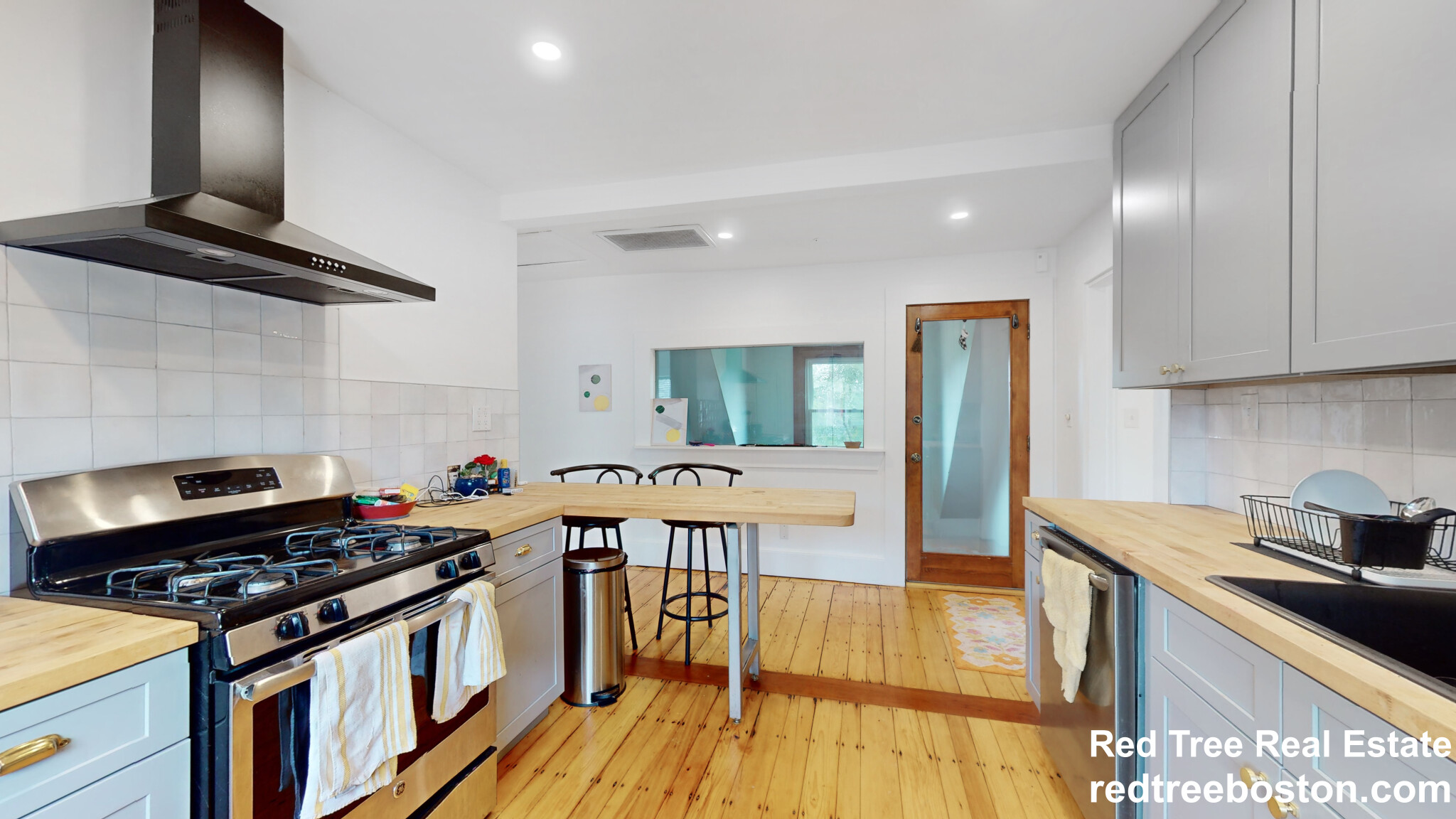 41 Elmore St, Roxbury