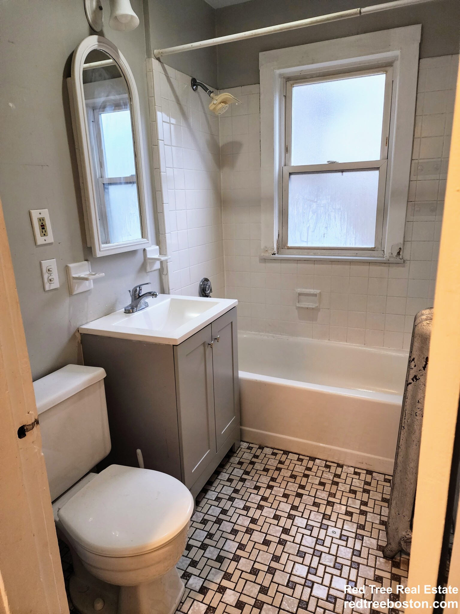 8 Woodside Ave, Jamaica Plain