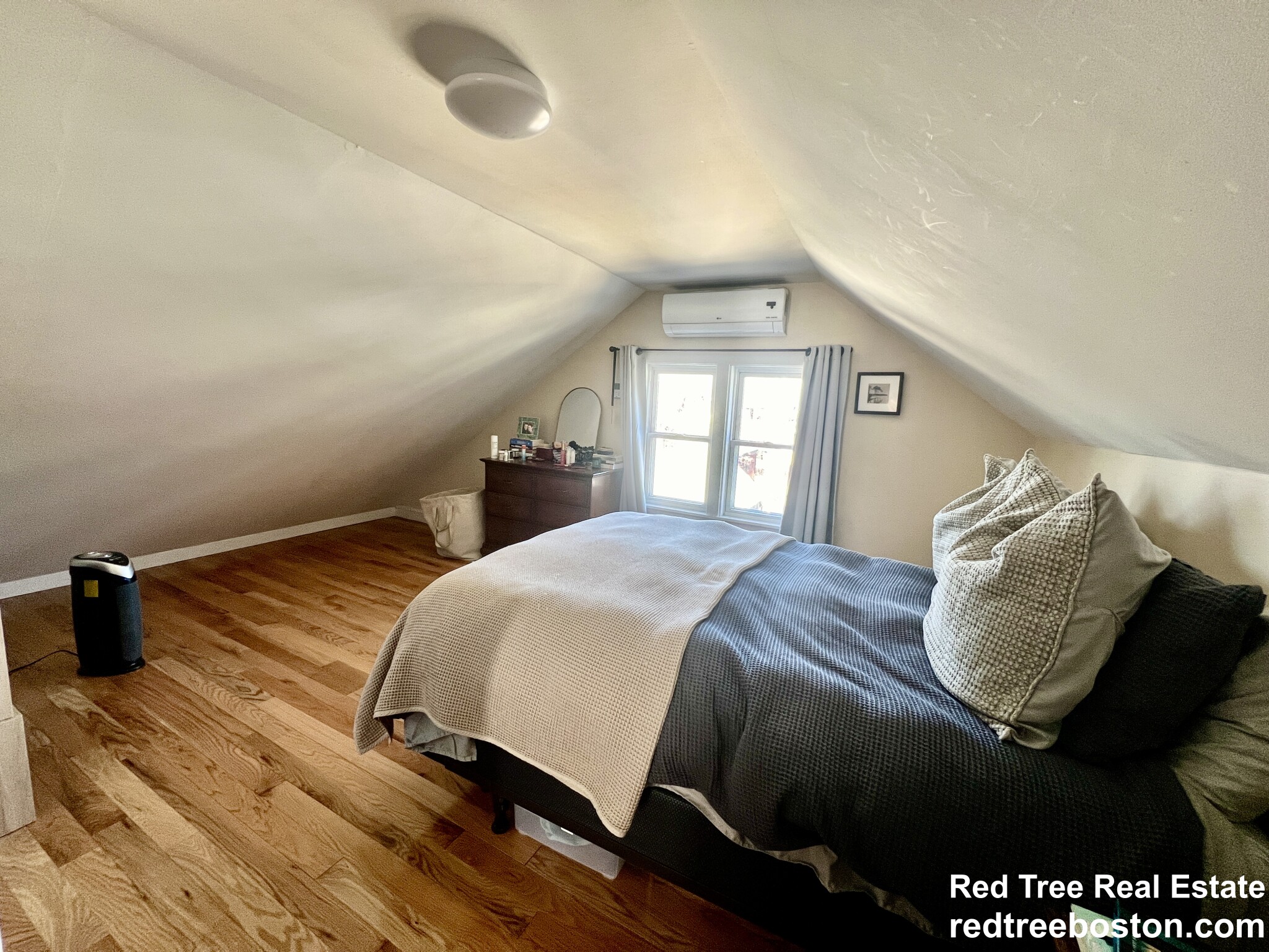 69 Woodlawn St, Jamaica Plain