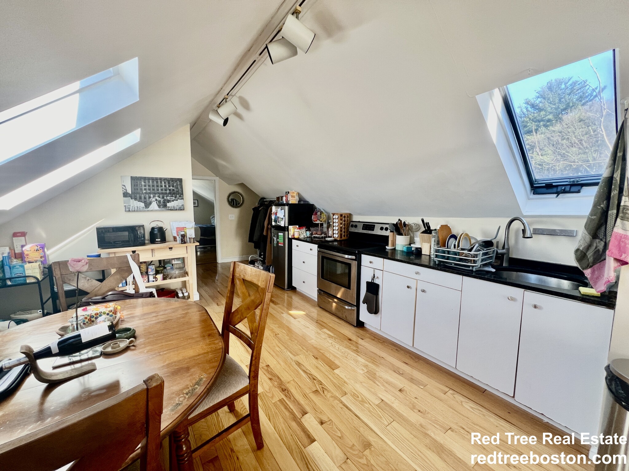 69 Woodlawn St, Jamaica Plain